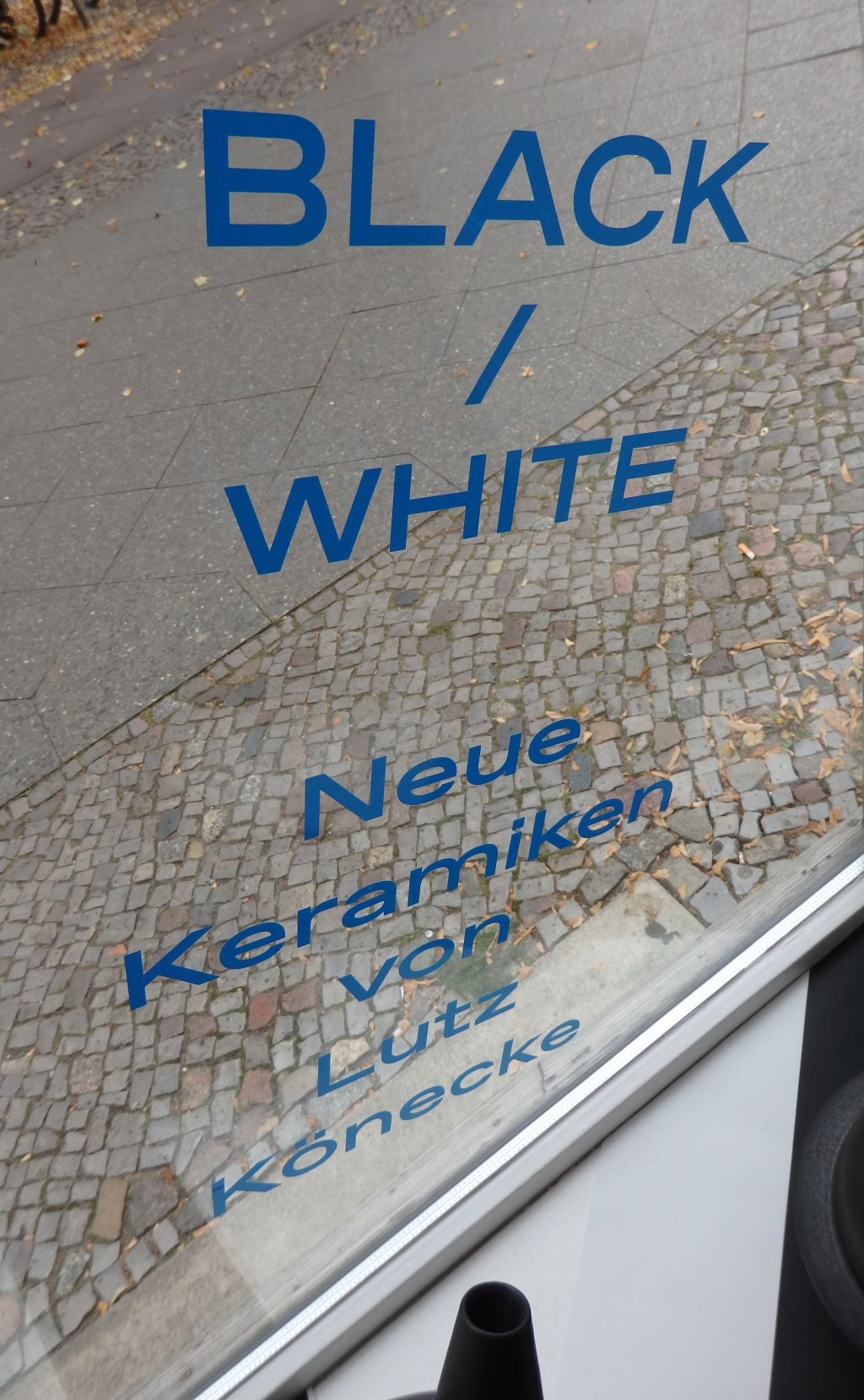 exhibition Black / White new ceramics by Lutz Könecke until November 2021 in Berlin