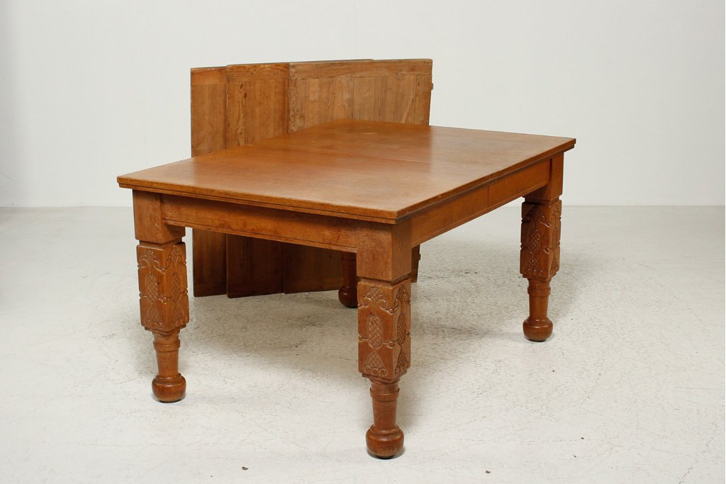 Dining table, 135x102cm h: 77cm + 3 extra leaves