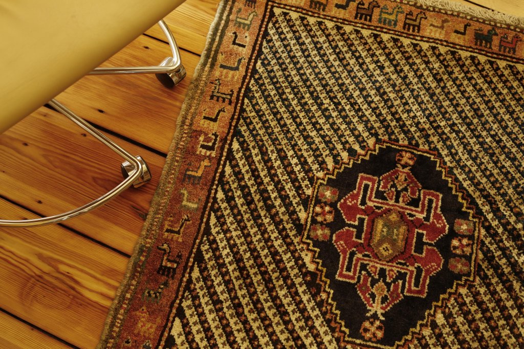 Lila Valadan — Antique carpet collection