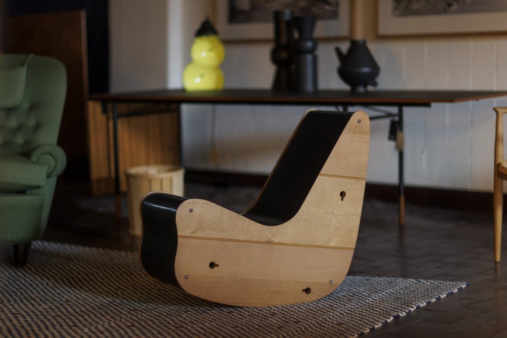 Correalistic Rocker, designed 1942 by Friedrich Kiesler for the Gallery of Peggy Guggenheim "Art of this Century", New York