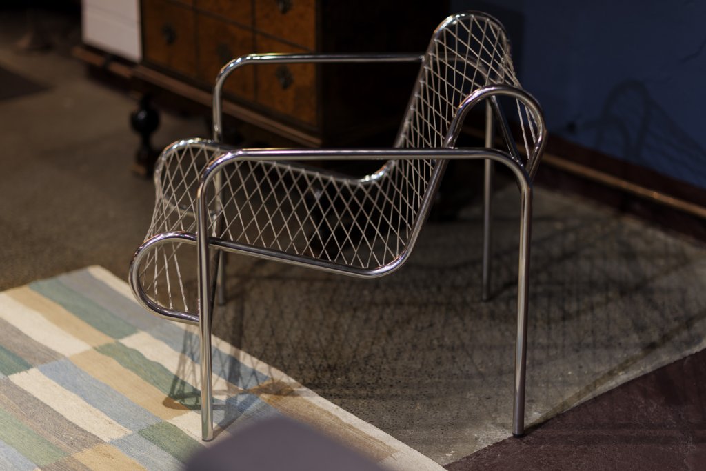 Shop photos antiques & modern antiques incl. NEW Z chair + Wire chair November 2023